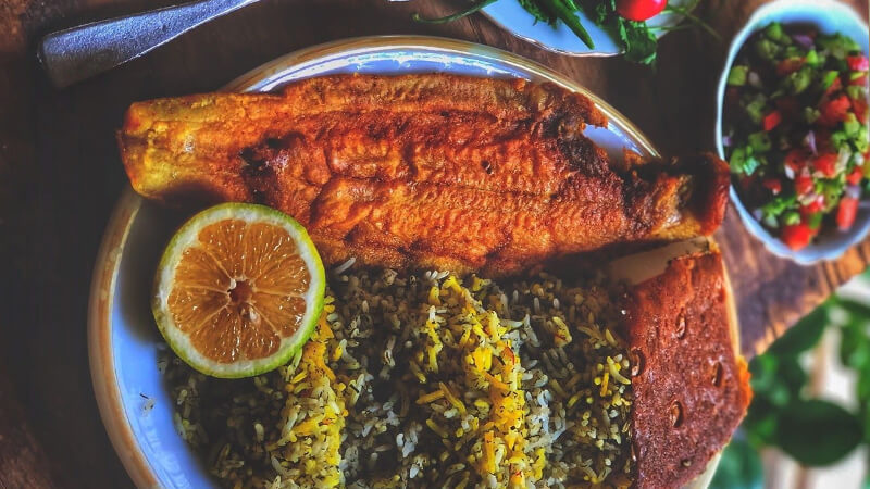 تزیین-سبزی-پلو-با-ماهی-ایده-برای-شب-عید